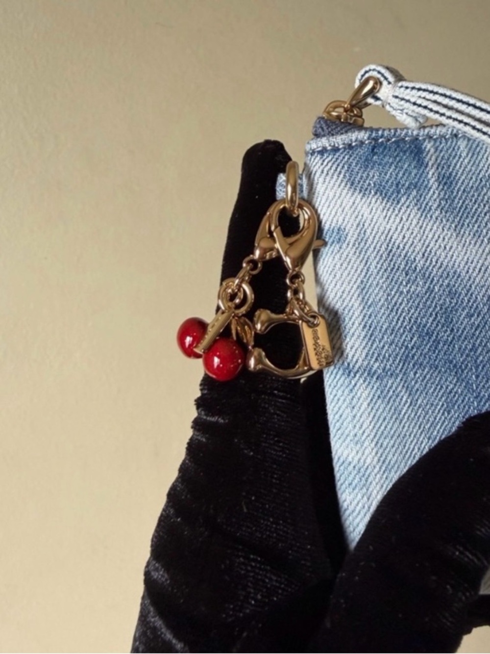 Coach Light Blue Denim Zip Pouch with Gold Hardware with charms. NIP - Picture 5 of 6